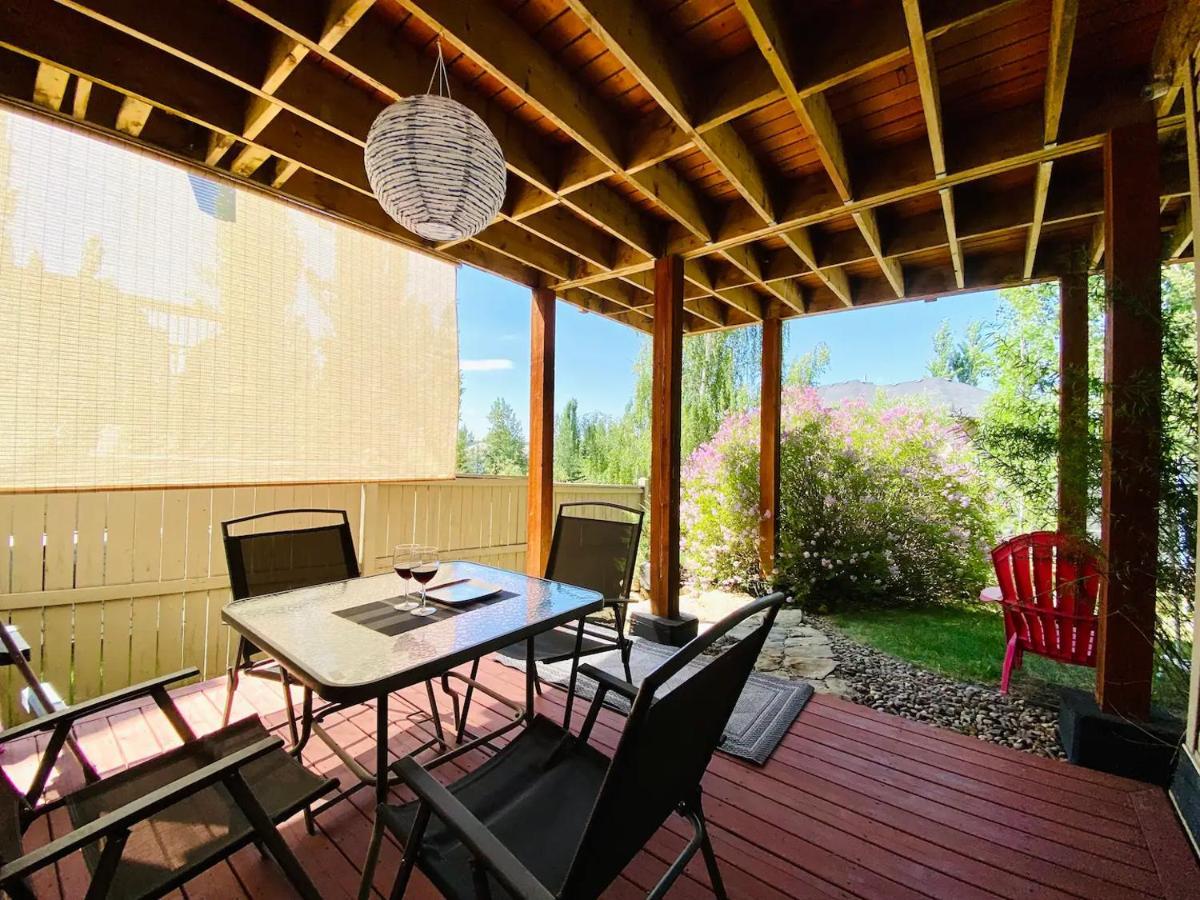 Private, Spacious, & Bright Home Calgary Exterior photo