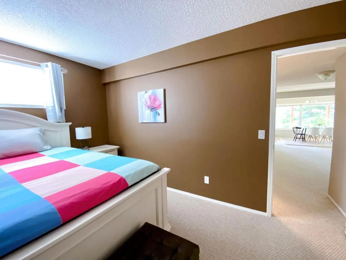 Private, Spacious, & Bright Home Calgary Exterior photo